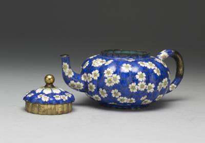 图片[2]-Copper teapot with ice-plum flowers decoration in painted enamels, Qing dynasty, Qianlong reign (1736-1795)-China Archive